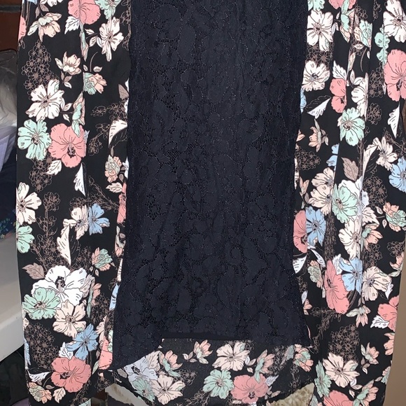 NWOT Self Esteem Black Floral & Lace Detail Sleeveless Halter Style Keyhole Top - Picture 7 of 11